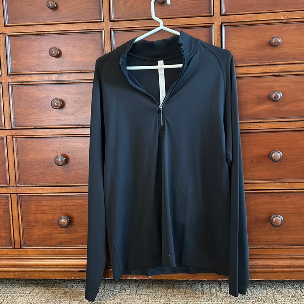 Never worn, men’s Lululemon quarter zip